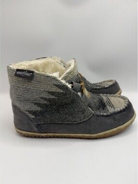 Minnetonka Southwest Womens Torrey Laceup Boot Grey 7M Style 40144